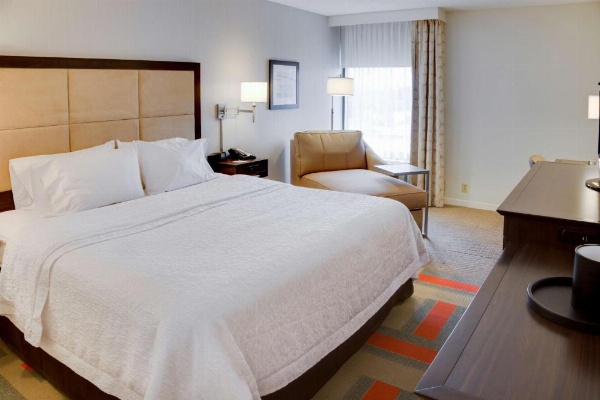 Hampton Inn By Hilton Harrisonburg image 11