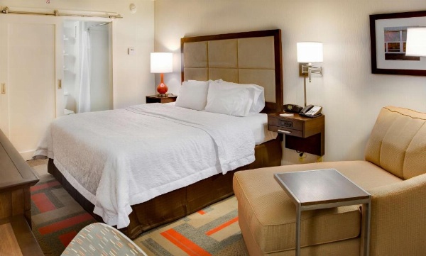 Hampton Inn By Hilton Harrisonburg image 12