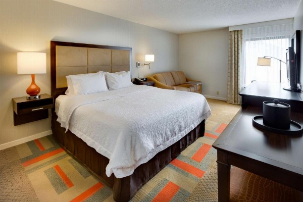 Hampton Inn By Hilton Harrisonburg image 16