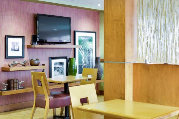 Hampton Inn By Hilton Harrisonburg image 2