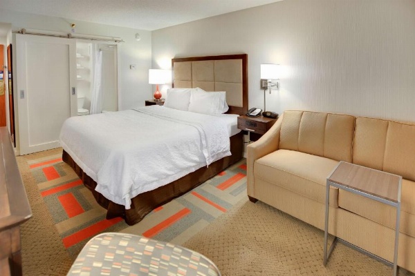 Hampton Inn By Hilton Harrisonburg image 9